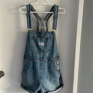 Like new Levi lighwash bibs size 6